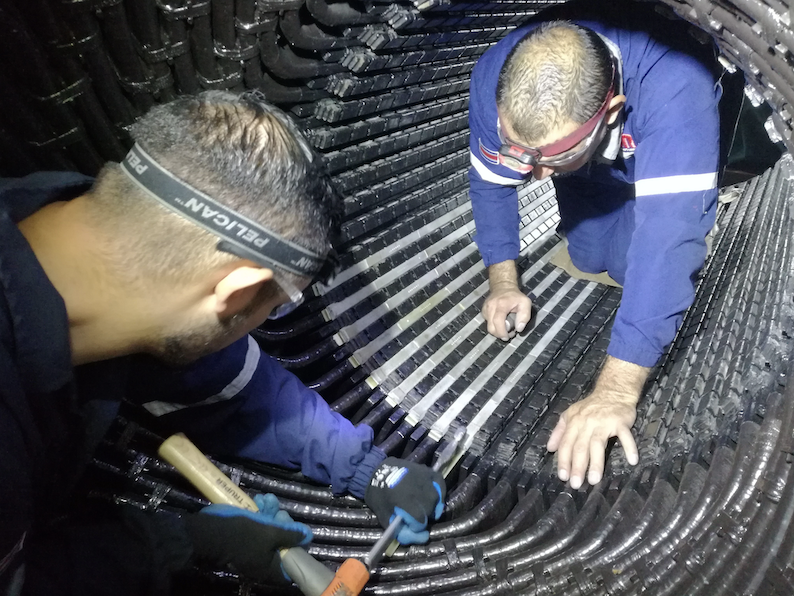Reemplazo del sistema de cuñas, recuperación del sistema anti-corona y prueba de ajuste SWA | Wedge system replacement, anti-crown system recovery, and SWA adjustment test.